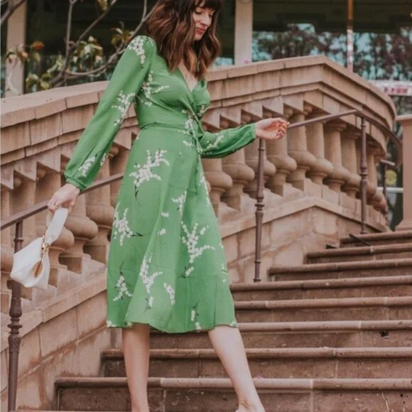 100% Silk Green Floral Wrap Dress - Picture 3 of 4
